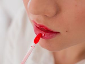 8 Liptint yang Nggak Gampang Luntur, Cocok Dipakai untuk Bukber