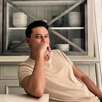 Aktor tampan Indra Bruggman diketahui beberapa waktu lalu baru saja menjalani operasi plastik di Korea. Namun bukan untuk mengubah bentuk wajahnya, Indra mengaku menjalani operasi plastik tersebut hanya untuk mengoreksi bagian matanya. Foto: Instagram/@indrabruggman