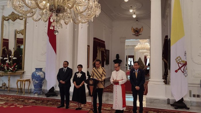Jokowi bersama Menlu-Ignasius Jonan