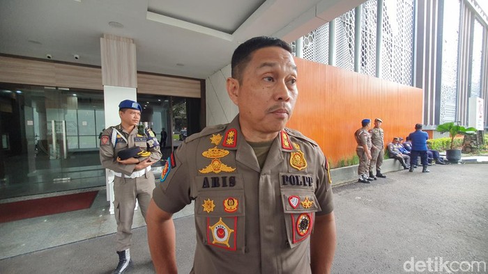 Kepala Satpol PP Sumsel, Aris Saputra