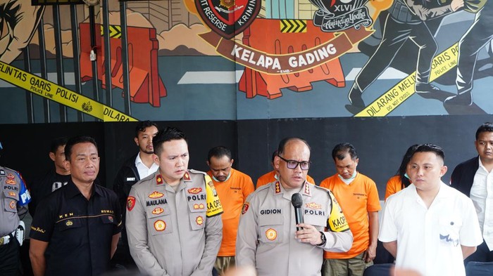 Konferensi pers di Polsek Kelapa Gading, Jakut.