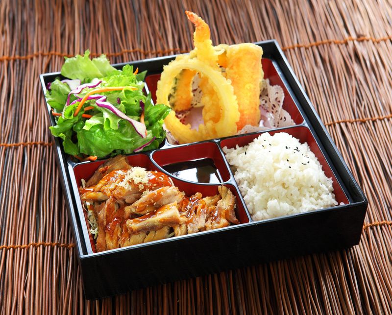 kuliner jepang populer di warung kaki lima