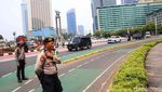 Lambaian Tangan Paus Fransiskus Saat Melintas di Bundaran HI Jakarta