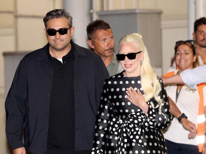 VENICE, ITALY - SEPTEMBER 02: Lady Gaga and Michael Polansky are seen arriving at the Venices airport during the 81st Venice International Film Festival at  on September 02, 2024 in Venice, Italy. (Photo by Franco Origlia/Getty Images)