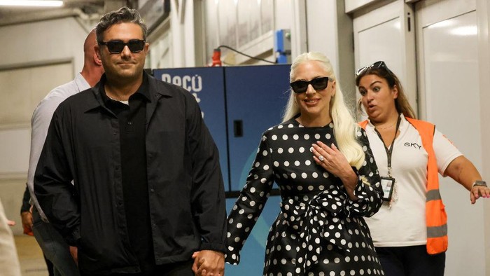 VENICE, ITALY - SEPTEMBER 02: Lady Gaga and Michael Polansky are seen arriving at the Venices airport during the 81st Venice International Film Festival at  on September 02, 2024 in Venice, Italy. (Photo by Franco Origlia/Getty Images)