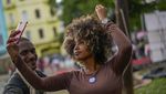 Lenggak-lenggok Peragaan Busana dan Rambut Kribo Afro di Kuba