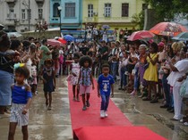 Lenggak-lenggok Peragaan Busana dan Rambut Kribo Afro di Kuba