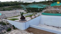 Sebelumnya terdapat tiga bendungan yang telah diresmikan di NTT yakni Bendungan Raknamo pada 2018, Bendungan Rotiklot pada 2019 dan Bendungan Napun Gete pada 2021. Sementara tiga bendungan lain yakni Bendungan Manikin, Bendungan Mbay dan Bendungan Kolhua masih dalam tahap konstruksi.  