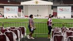 Misa Akbar Paus Fransiskus Digelar di GBK, Rumput Tetap Terjaga