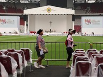 Misa Akbar Paus Fransiskus Digelar di GBK, Rumput Tetap Terjaga