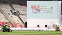 Rumput lapangan bola Stadion Utama Gelora Bung Karno (SUGBK) dijamin akan tetap bagus saat digunakan untuk pertandingan babak ketiga Kualifikasi Piala Dunia 2026 ketika agenda Misa bersama Paus Fransiskus berlangsung.  