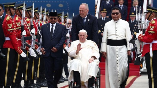 Pope Francis arrives at Soekarno-Hatta International Airport in Tangerang near Jakarta, Indonesia, September 3, 2024. REUTERS/Guglielmo Mangiapane