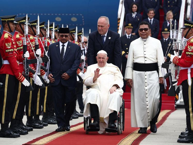 Momen Paus Fransiskus Tiba di Indonesia
