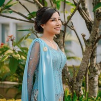 Di hari pelantikannya itu Nisya Ahmad memilih tampil anggun mengenakan kebaya. Rambutnya pun tampak tersanggul rapi. Foto: Instagram/@nissyaa