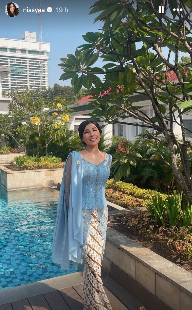 Adik Raffi yang saat ini tengah dalam proses cerai dengan suaminya, Andika Rosadi, itu mengaku senang dan bersyukur karena bisa terpilih. Melalui keterangan di unggahan Instagramnya, Nisya juga mengucapkan terima kasih kepada semua pihak yang telah mendukungnya. Foto: Instagram/@nissyaa