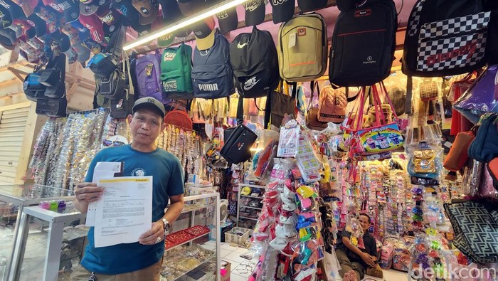 Oman menunjukan surat tagihan bernilai nyaris setengah miliar