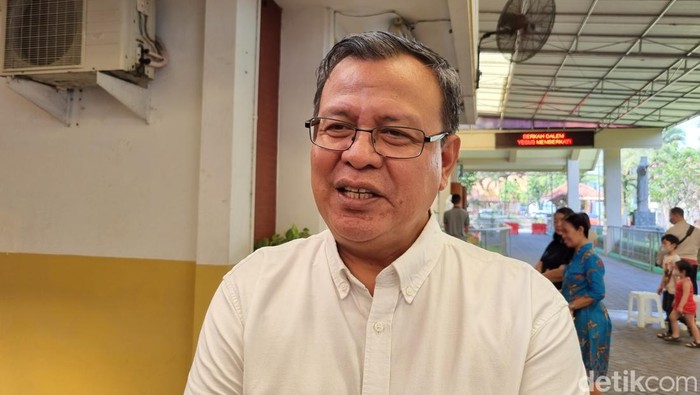 Pastor Kepala Paroki Gereja Katolik Kristus Raja Surabaya, Romo Markus Marselinus Hardo Iswanto CM.