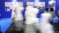 Pameran ini banyak dikunjungi para pelajar yang ingin mengenal sejarah kapal-kapal tersebut. Pameran ini banyak dikunjungi para pelajar yang ingin mengenal sejarah kapal-kapal tersebut.