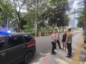 Pelempar Batu Sebabkan Kaca Mobil Pecah di Depok Diduga ODGJ