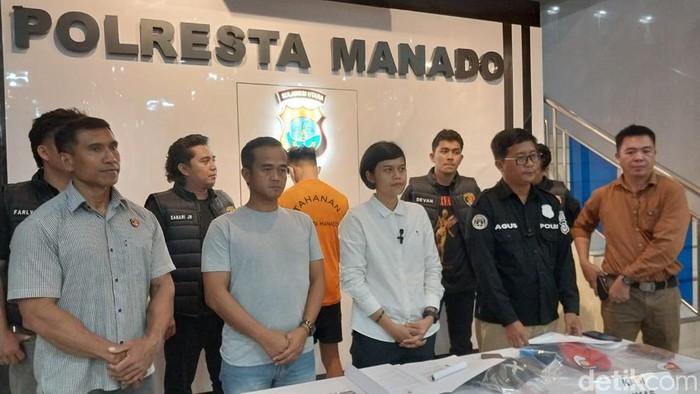 Polisi menggelar konferensi pers penangkapan remaja yang menikam pria hingga mayatnya ditemukan di Manado.