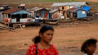 Di Manaus, sungai Rio Negro memiliki kedalaman 21 meter (69 kaki), turun dari 24 meter pada waktu yang sama di tahun 2023, yang mulai mengkhawatirkan industri di Zona Perdagangan Bebas, di mana para pelaku bisnis telah meminta pekerjaan pengerukan dimulai di sungai untuk menghindari gangguan transportasi tahun lalu.