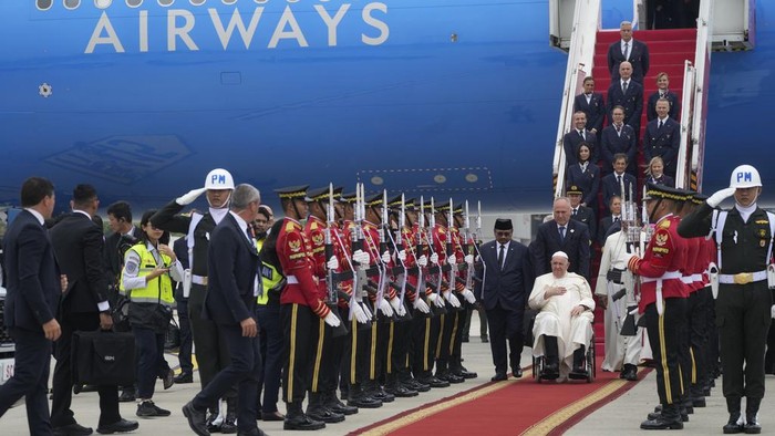 Pope Francis is welcomed by Indonesia's Minister for Religious Affairs Yaqut Cholil Qoumas, at his right, soon after landing at Jakarta's International airport Soekarno Hatta, Tuesday, Sept. 3, 2024. Pope Francis arrived in Indonesia on Tuesday at the start of the longest trip of his pontificate, hoping to encourage its Catholic community and celebrate the tradition of interfaith harmony in a country with the world's largest Muslim population. (AP Photo/Gregorio Borgia)
