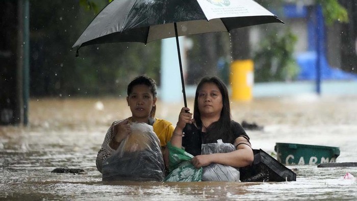 Badai tropis Yagi menerjang wilayah Filipina dengan membawa hujan lebat yang memicu banjir, Senin (2/9/2024).