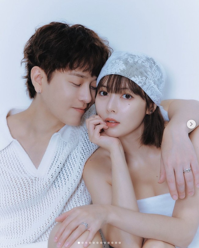 Kabar bahagia datang dari HyunA yang akan segera menikah dengan kekasihnya Yong Junhyung. Namun, foto prewedding yang dibagikannya hari ini, Selasa (3/9/2024) menuai kritik dari penggemar. Foto: dok. Instagram @hyunah_aa