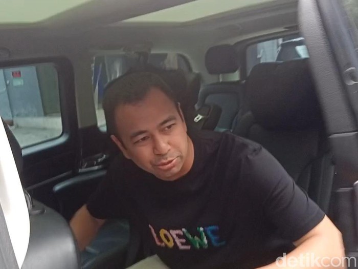 Raffi Ahmad jawab tuduhan makelar jabatan.
