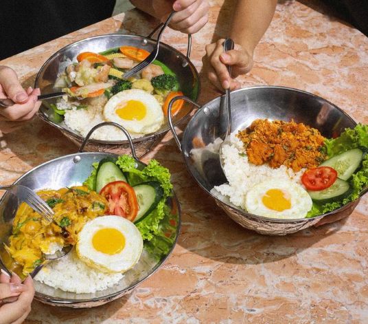 Nyamm! 5 Ayam Telur Asin Gurih Creamy yang Nikmat Buat Makan Siang