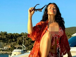 Salma Hayek Rayakan Ulang Tahun ke-58, Unggah 18 Foto Seksi Berbikini