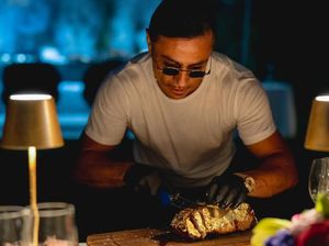 Salt Bae Dikritik Usai Jadi Chef di Pesta BBQ Penyanyi Legendaris