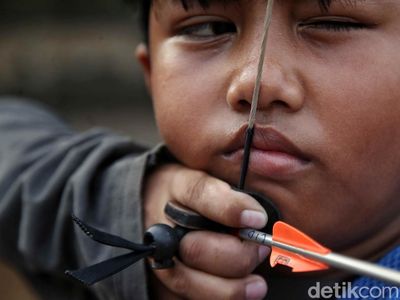 Serunya Latihan Memanah di Jakarta Utara