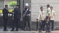 Diketahui, Paus Fransiskus tiba di Indonesia hari ini. Pemimpin gereja Katolik dunia dan Kepala Negara Vatikan itu memulai lawatannya di Indonesia melalui Bandara Soekarno-Hatta. Pesawat yang ditumpangi Paus Fransiskus tiba di Bandara Soekarno-Hatta, Tangerang, Banten, Selasa (3/9/2024), pukul 11.26 WIB. 