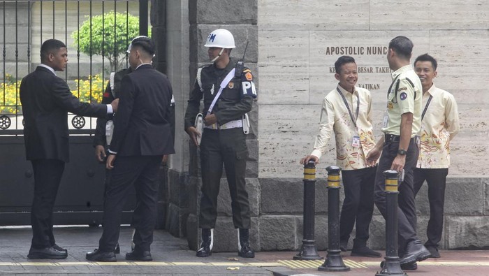 Paus Fransiskus telah tiba di Indonesia, Selasa (3/9/2024). Begini suasana Kedubes Vatikan jelang kedatangan Pemimpin tertinggi Gereja Katolik sedunia tersebut.