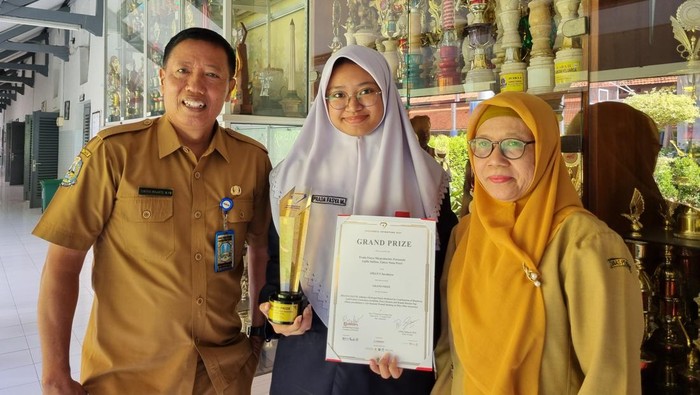 SMAN 5 Surabaya memboyong 15 medali dan grand price ajang inovasi internasional.