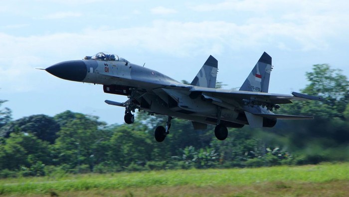 Konferensi Tingkat Tinggi (KTT) Indonesia Africa Forum (IAF) ke-2 sedang digelar di Bali. Dua Jet Tempur Sukhoi pun dikerahkan untuk mengamankan wilayah udara Bali.