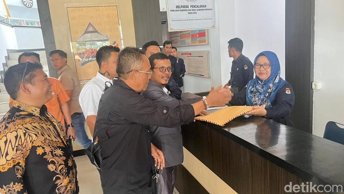 Tim Rohidin-Meriani sampaikan kontra pendapat ke KPU Bengkulu.