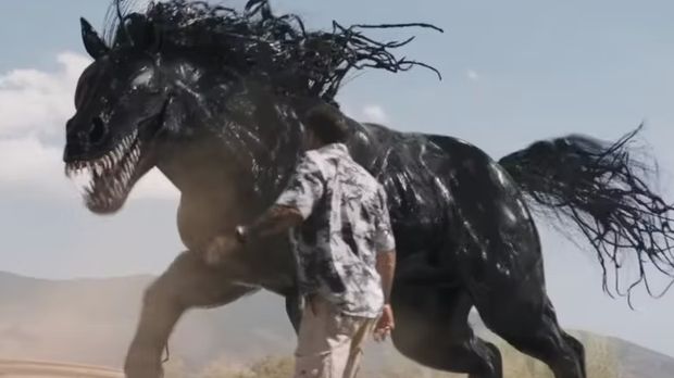 Cuplikan adegan dalam trailer Venom: The Last Dance.