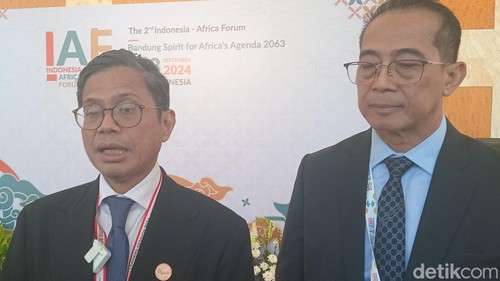 Wakil Menteri Luar Negeri (Wamenlu) Pahala Mansury (kiri) di Nusa Dua, Bali, Selasa (3/8/2024). (Foto: Aryo Mahendro/detikBali)