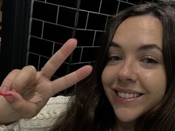 Viral Wanita Bagikan Momen Honeymoon Tanpa Suami, Ada Kisah Sedih di Baliknya