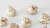 Seashell macarons, tulis Celine mengenai kreasinya. Cangkangnya berupa macaron berbahan vanilla dan cokelat. Isiannya ganache white chocolate dan mutiara cokelat. Foto: Instagram celineyrs