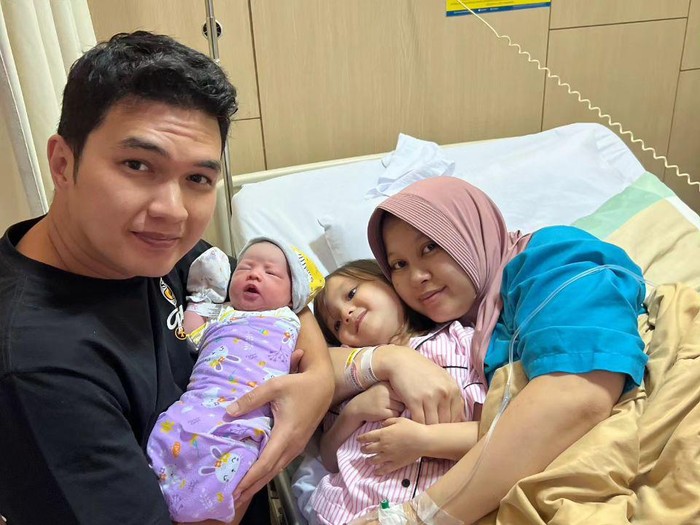 Aldi Taher dikaruniai anak keempat.