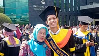 Pada 2021, Alfin juga menjadi Mahasiswa Prestasi Terbaik UT. Saat lulus, Alfin menjadi lulusan terbaik IPK tertinggi di UT. Foto: Dok. Pribadi Alfin Dwi Novemyanto