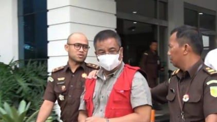 Anggota DPRD Sumut Jubel Tambunan (pakai rompi merah). (Foto: Dok Kejati Sumut)