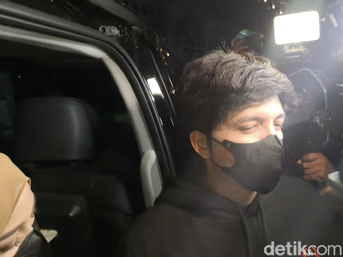 Atta Halilintar dan Aurel Hermansyah di Polres Jakarta Selatan, Rabu (4/9/2024).