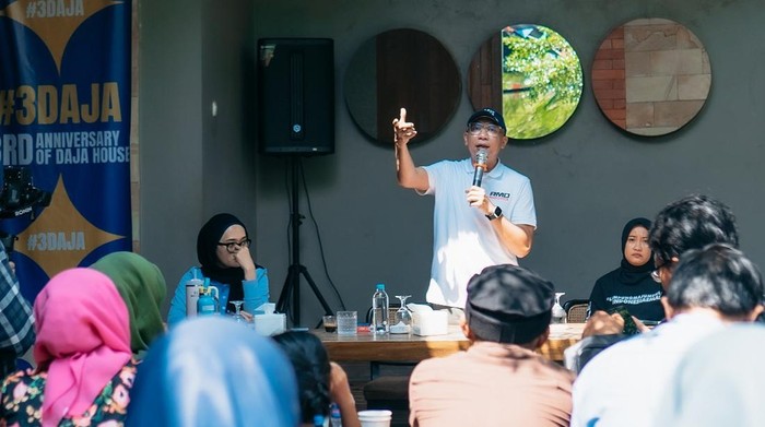 Bacagub Lampung, Rahmad Mirzani Djausal (tengah) dan Bacawagub Lampung, Jihan Nurlela (kiri).