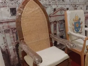 Cerita di Balik Kursi yang Dipakai Paus Fransiskus selama di Indonesia