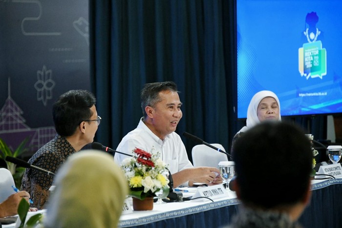 Bey Minta Para Calon Rektor ITB Hadirkan Konsep Pembangunan Jabar