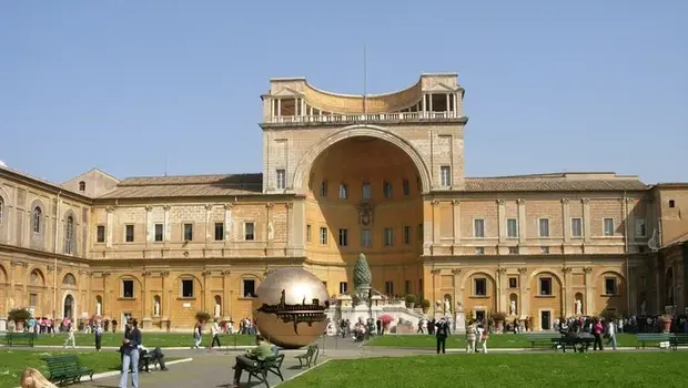 Cortile del Belvede di Vantikan.